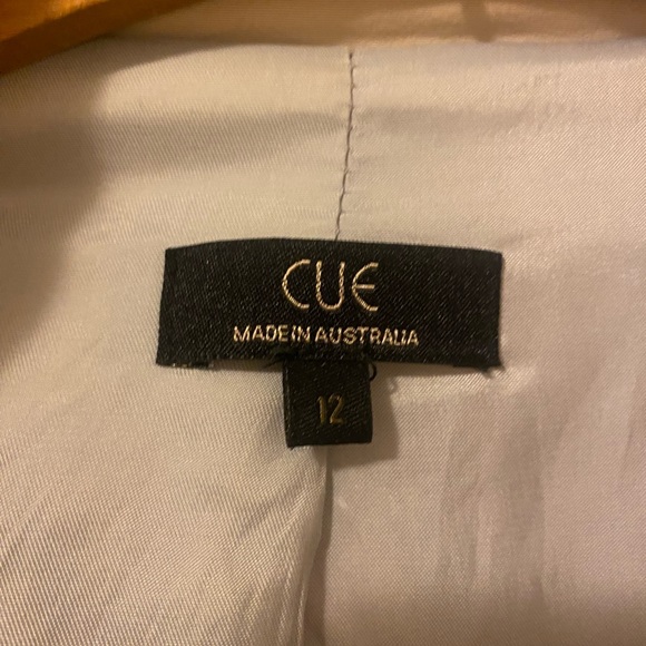 Cue trench coat. Excellent condition - Picture 6 of 6